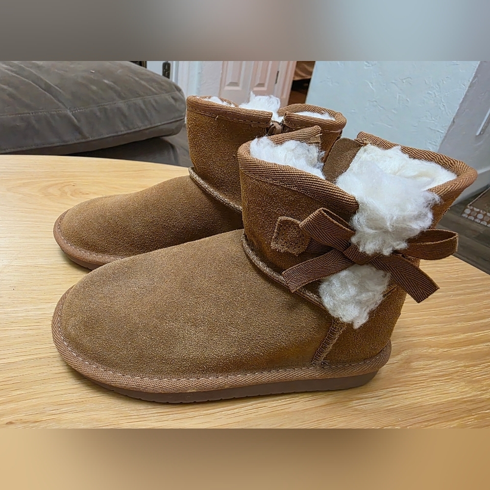 Koolaburra Tan Kids Boots with Bows PERFECT SHAPE